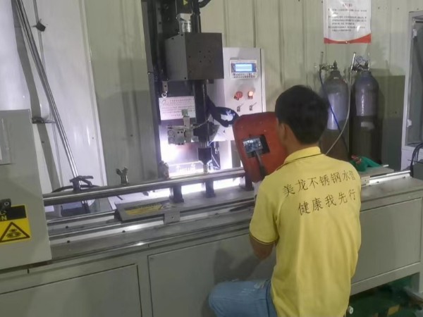 美龍管業-車間展示